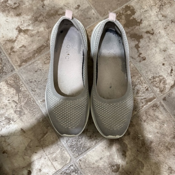 Womens Vionic Vortex Kallie Slip on Gray and White Casual Flat Shoes Size 5 - Picture 3 of 16